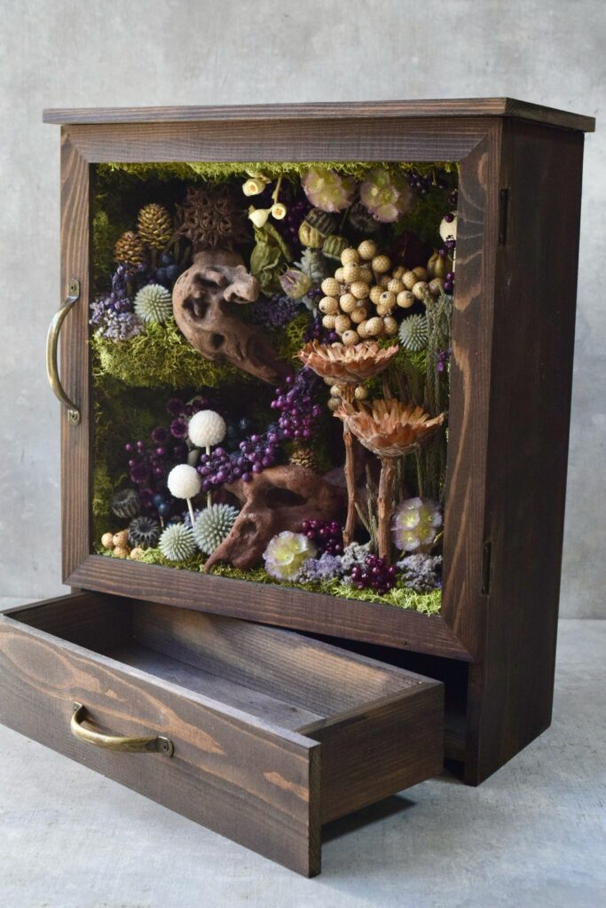 東京の花屋 叢屋Kusamurayaのドライフラワーインテリア雑貨。アンティーク調の木製フレーム(ウッドボックス)を使った、自宅用やギフト用に人気のアレンジメント。