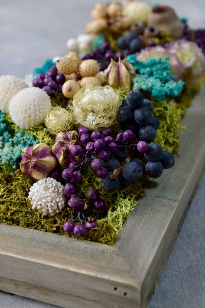 東京の花屋 叢屋Kusamurayaのドライフラワーインテリア雑貨。アンティーク調の木製フレームに、絵画をイメージしてデザインされた壁掛けタイプのドライフラワーインテリア。自宅用やギフト用として人気のアレンジメントです。