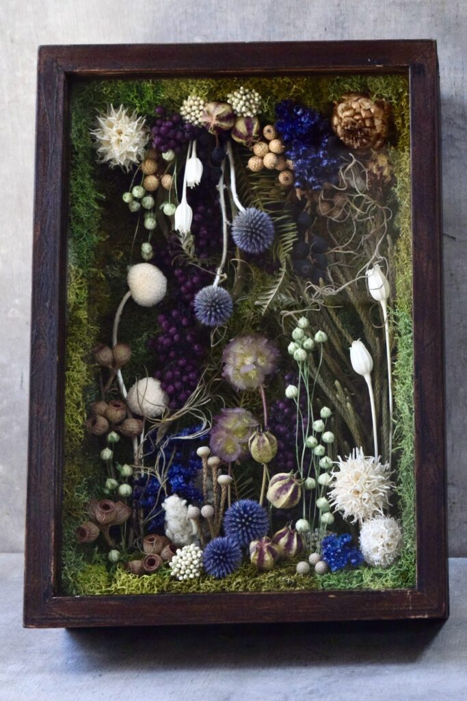 東京の花屋 叢屋Kusamurayaのドライフラワーインテリア雑貨。アンティーク調の木製フレーム(ウッドボックス)を使った、自宅用やギフト用に人気のアレンジメント。