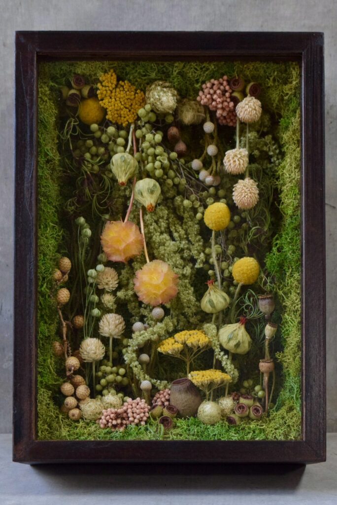 東京の花屋 叢屋Kusamurayaのドライフラワーインテリア雑貨。アンティーク調の木製フレーム(ウッドボックス)を使った、自宅用やギフト用に人気のアレンジメント。