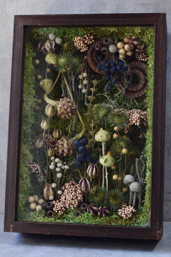 東京の花屋 叢屋Kusamurayaのドライフラワーインテリア雑貨。アンティーク調の木製フレーム(ウッドボックス)を使った、自宅用やギフト用に人気のアレンジメント。