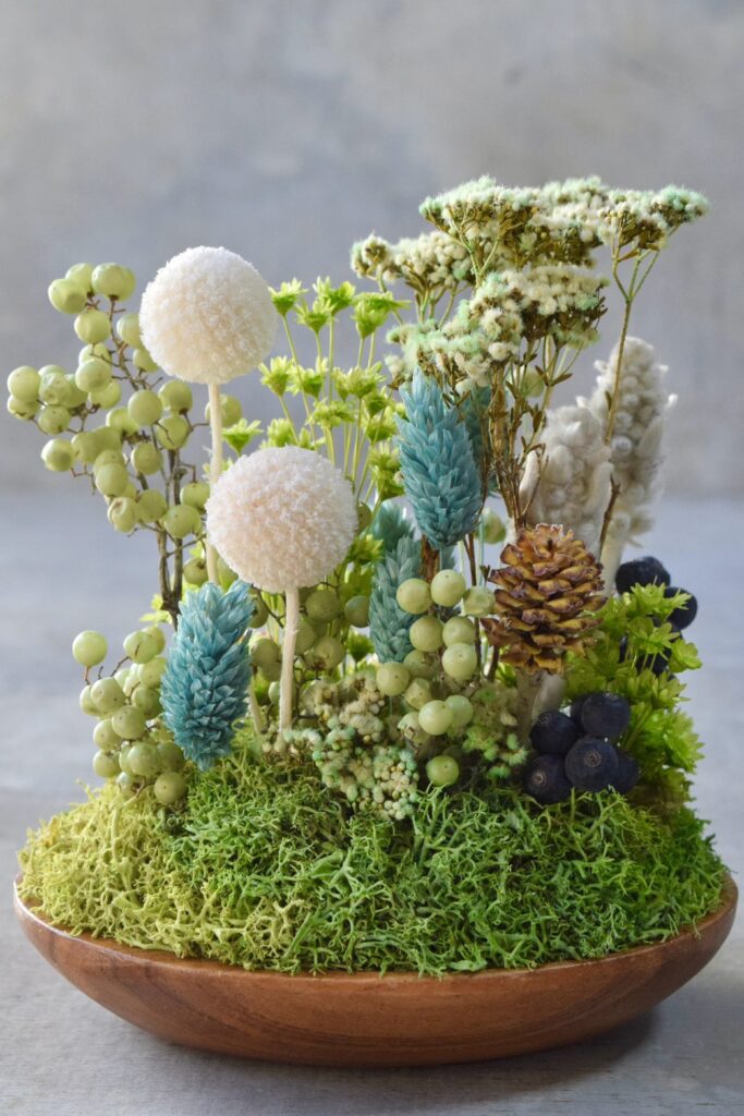 東京の花屋 叢屋Kusamurayaのドライフラワーインテリア雑貨。アンティーク調の木皿(ウッドプレート)を使った、自宅用やギフト用に人気のアレンジメント。