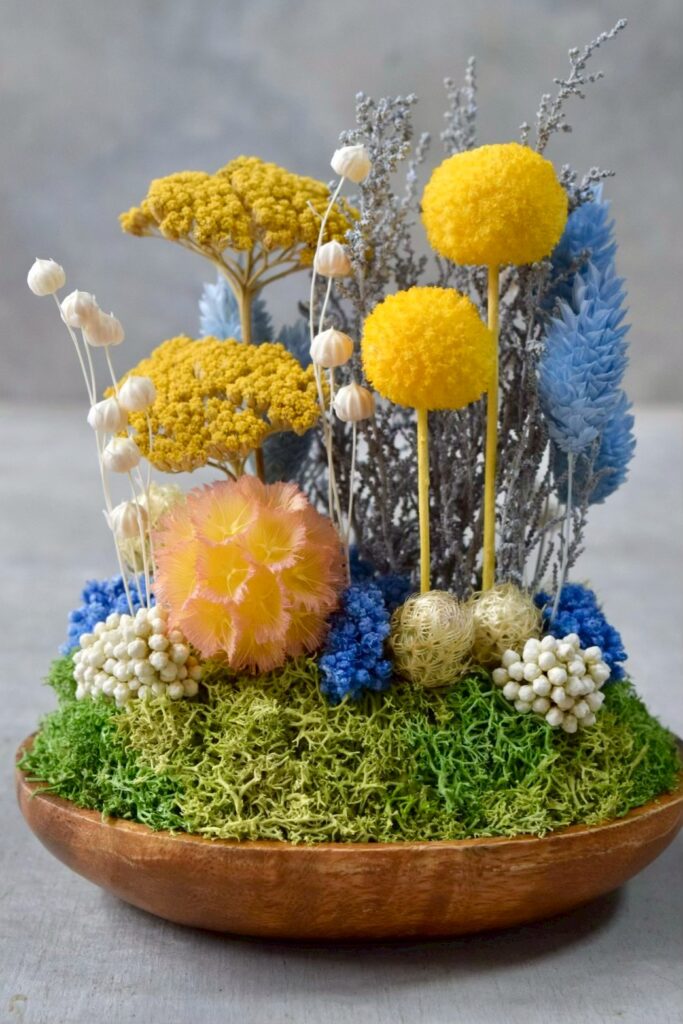 東京の花屋 叢屋Kusamurayaのドライフラワーインテリア雑貨。アンティーク調の木皿(ウッドプレート)を使った、自宅用やギフト用に人気のアレンジメント。