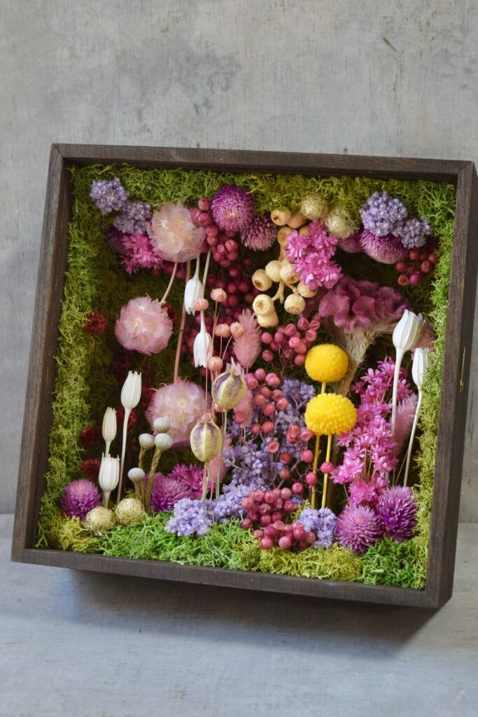 東京の花屋 叢屋Kusamurayaのドライフラワーインテリア雑貨。アンティーク調の木製フレーム(ウッドボックス)を使った、自宅用やギフト用に人気のアレンジメント。