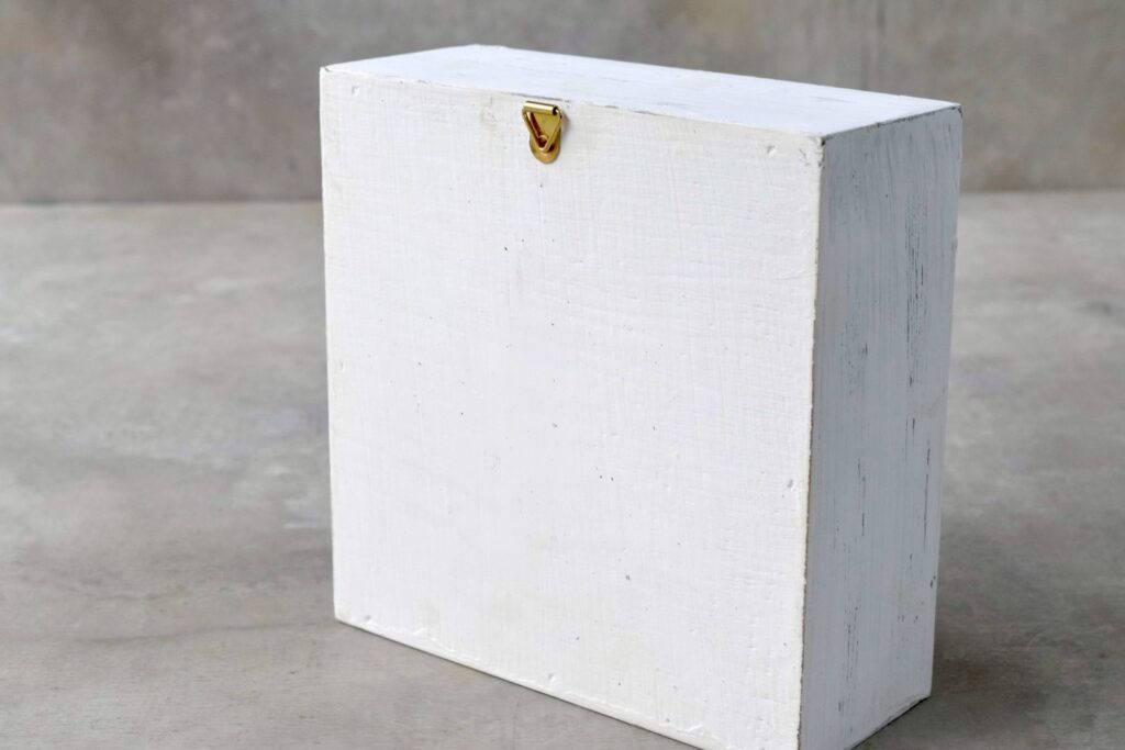 東京の花屋 叢屋Kusamurayaのドライフラワーインテリア雑貨。アンティーク調の木製フレーム入りで、自宅用やギフト用に人気のアレンジメント。