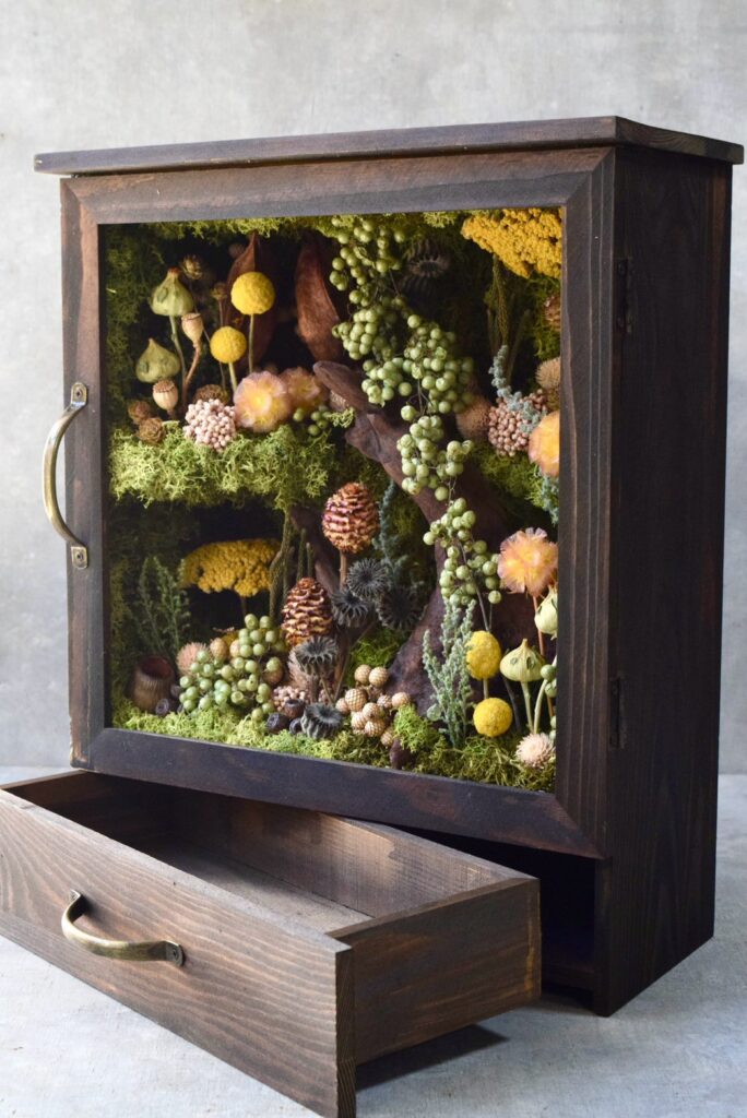 東京の花屋 叢屋Kusamurayaのドライフラワーインテリア雑貨。絵画のように壁掛けにして飾れる丸型のドライフラワー装花