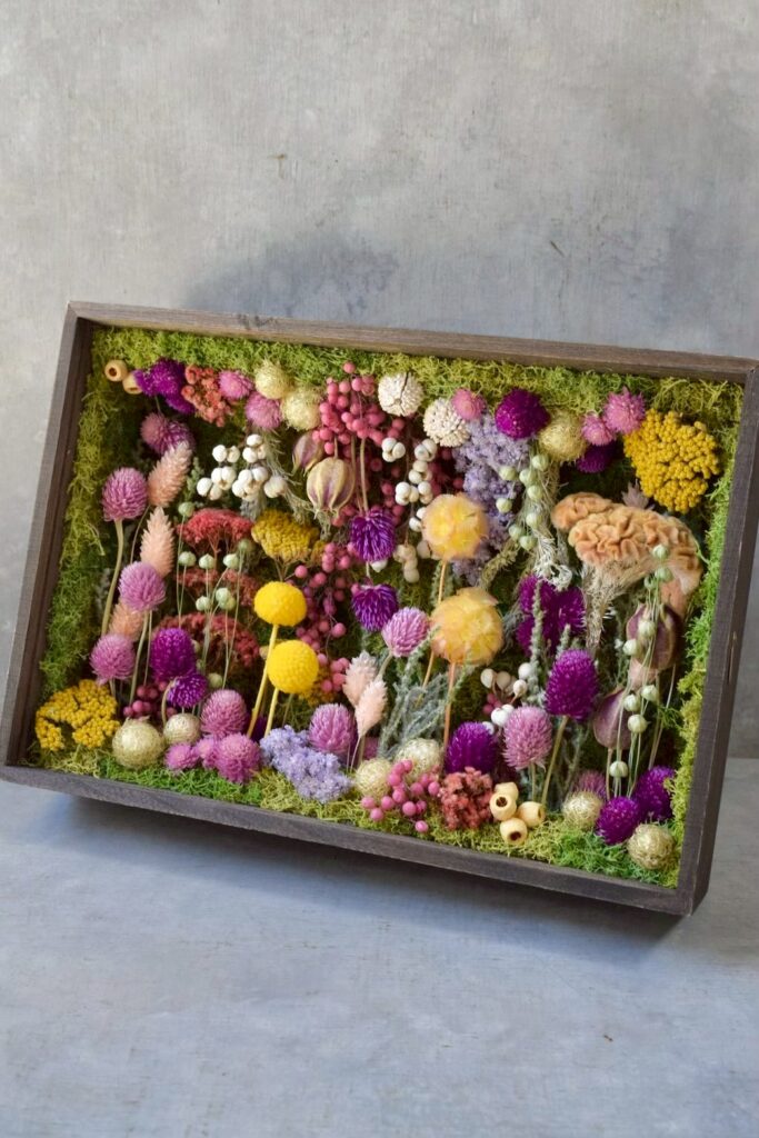 東京の花屋 叢屋Kusamurayaのドライフラワーインテリア雑貨。アンティーク調の木製フレーム(ウッドボックス)を使った、自宅用やギフト用に人気のアレンジメント。