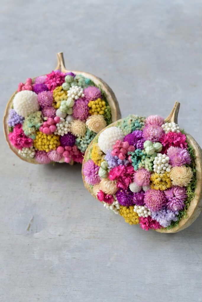 東京の花屋『叢屋kusamuraya』が手がける幸福をもたらすと言われる縁起物のブッダナッツを器にしたドライフラワーアレンジ