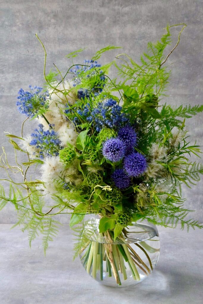 青・白・グリーンを基調とした爽やかで涼しげな父の日の花束