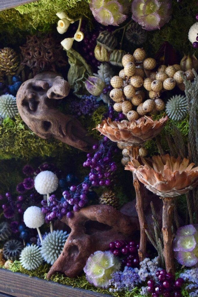 東京の花屋 叢屋Kusamurayaのドライフラワーインテリア雑貨。アンティーク調の木製フレーム(ウッドボックス)を使った、自宅用やギフト用に人気のアレンジメント。