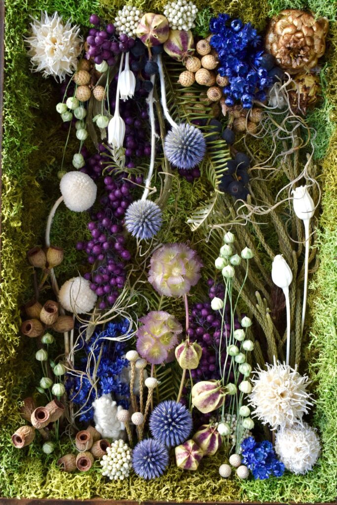 東京の花屋 叢屋Kusamurayaのドライフラワーインテリア雑貨。アンティーク調の木製フレーム(ウッドボックス)を使った、自宅用やギフト用に人気のアレンジメント。