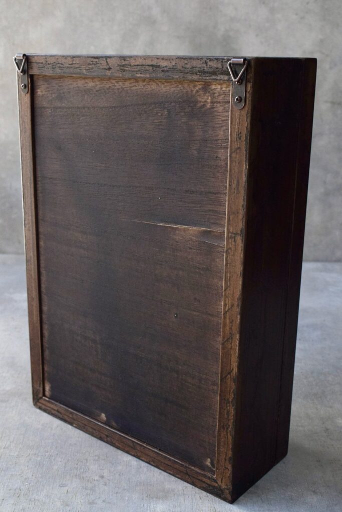 東京の花屋 叢屋Kusamurayaのドライフラワーインテリア雑貨。アンティーク調の木製フレーム(ウッドボックス)を使った、自宅用やギフト用に人気のアレンジメント。