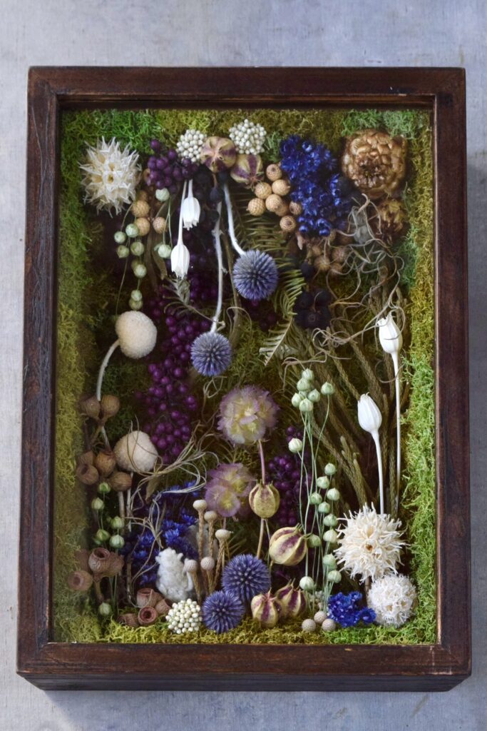 東京の花屋 叢屋Kusamurayaのドライフラワーインテリア雑貨。アンティーク調の木製フレーム(ウッドボックス)を使った、自宅用やギフト用に人気のアレンジメント。