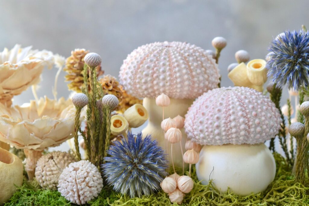 東京の花屋 叢屋Kusamurayaのドライフラワーインテリア雑貨。アンティーク調ガラスケース入りで、自宅用やギフト用に人気のアレンジメント。