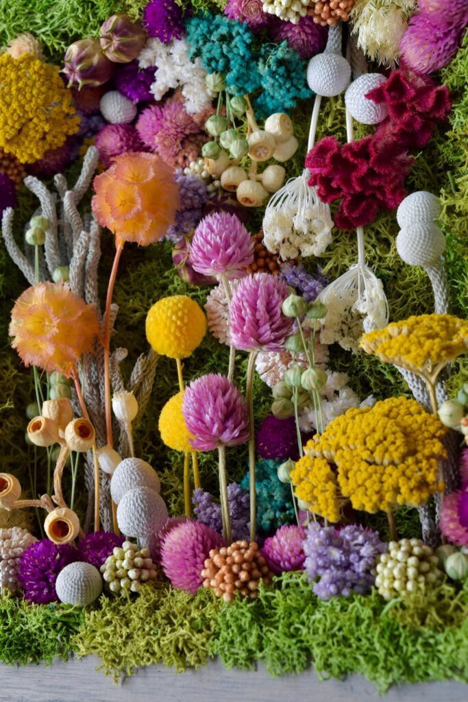 東京の花屋 叢屋Kusamurayaのドライフラワーインテリア雑貨。アンティーク調の木製フレームに、絵画をイメージしてデザインされた壁掛けタイプのドライフラワーインテリア。自宅用やギフト用として人気のアレンジメントです。