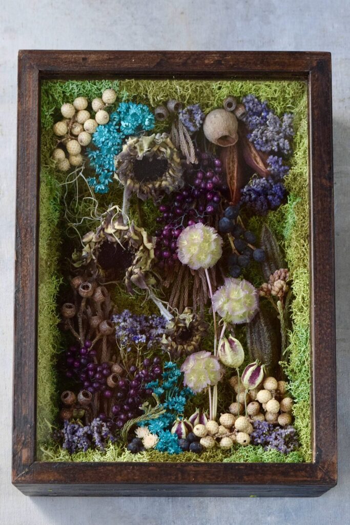 東京の花屋 叢屋Kusamurayaのドライフラワーインテリア雑貨。アンティーク調の木製フレーム(ウッドボックス)を使った、自宅用やギフト用に人気のアレンジメント。