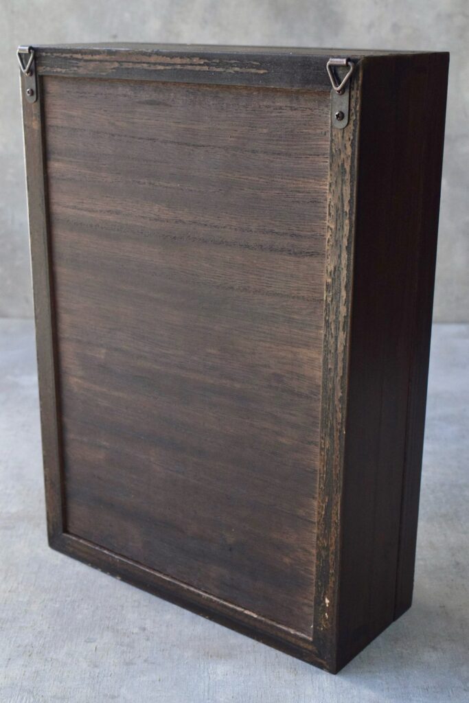 東京の花屋 叢屋Kusamurayaのドライフラワーインテリア雑貨。アンティーク調の木製フレーム(ウッドボックス)を使った、自宅用やギフト用に人気のアレンジメント。