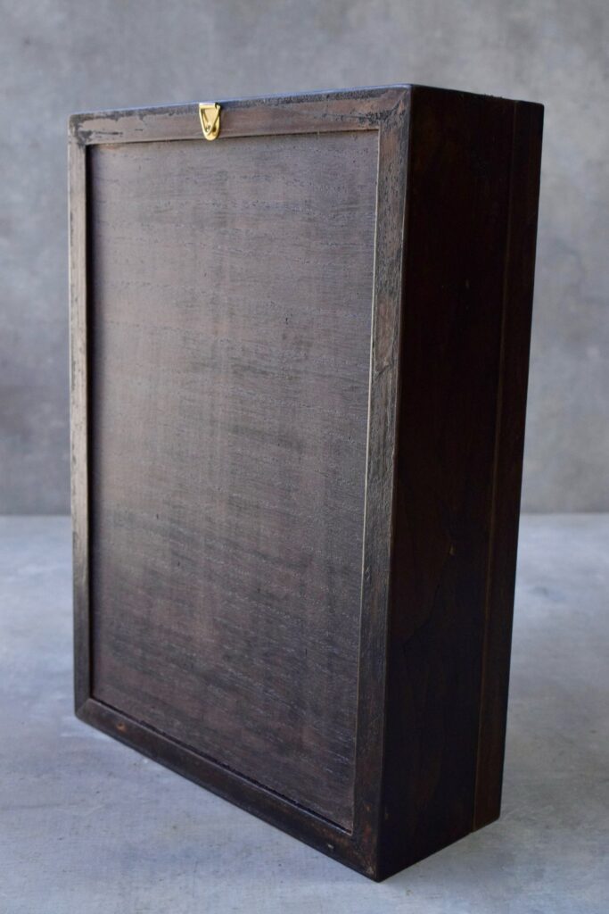 東京の花屋 叢屋Kusamurayaのドライフラワーインテリア雑貨。アンティーク調の木製フレーム(ウッドボックス)を使った、自宅用やギフト用に人気のアレンジメント。