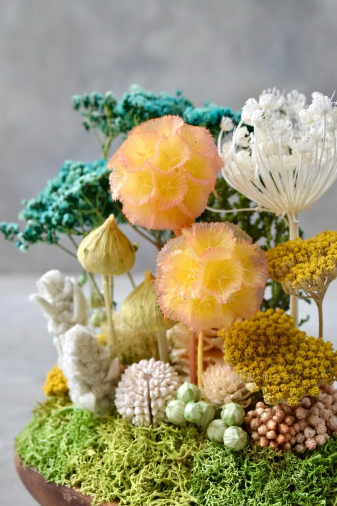 東京の花屋 叢屋Kusamurayaのドライフラワーインテリア雑貨。アンティーク調の木皿(ウッドプレート)を使った、自宅用やギフト用に人気のアレンジメント。