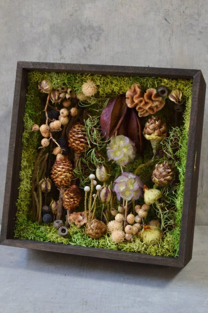 東京の花屋 叢屋Kusamurayaのドライフラワーインテリア雑貨。アンティーク調の木製フレーム(ウッドボックス)を使った、自宅用やギフト用に人気のアレンジメント。