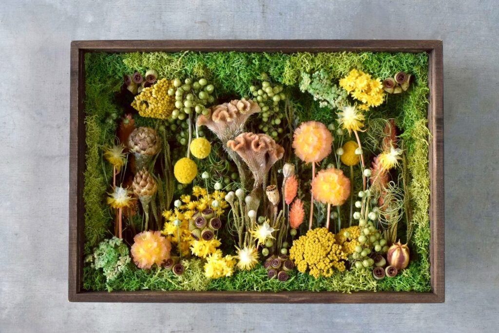 東京の花屋 叢屋Kusamurayaのドライフラワーインテリア雑貨。アンティーク調の木製フレーム(ウッドボックス)を使った、自宅用やギフト用に人気のアレンジメント。