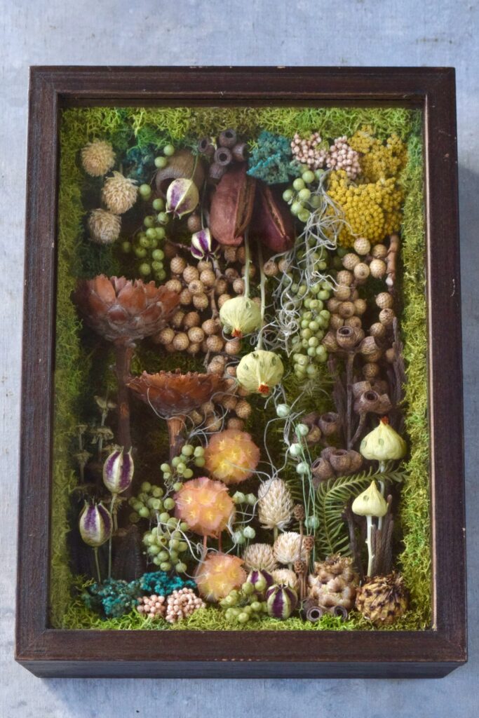 東京の花屋 叢屋Kusamurayaのドライフラワーインテリア雑貨。アンティーク調の木製フレーム(ウッドボックス)を使った、自宅用やギフト用に人気のアレンジメント。