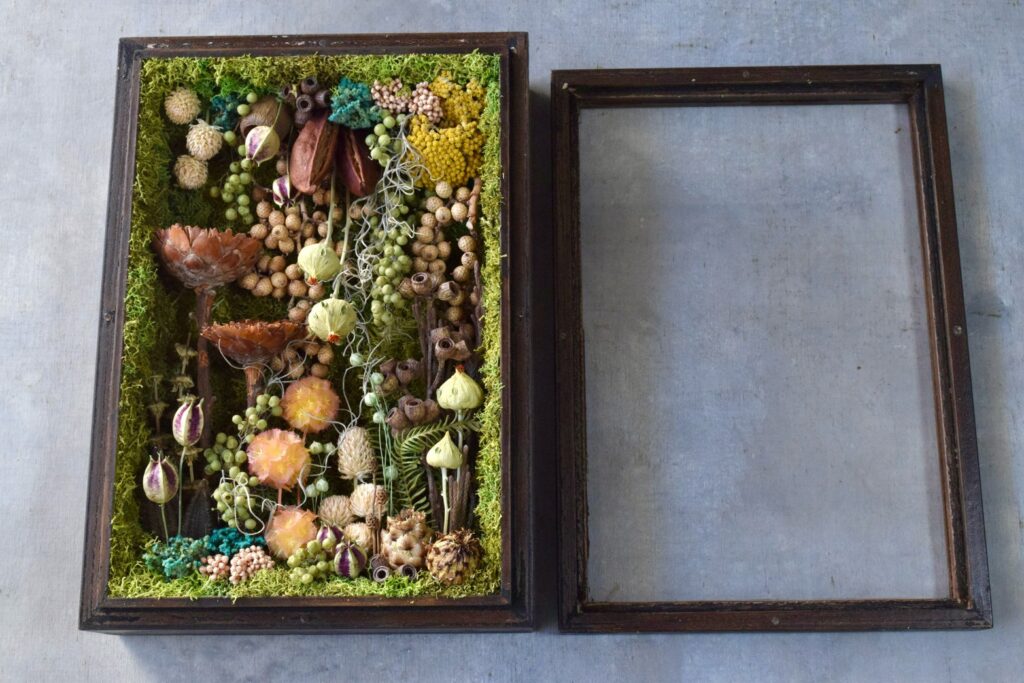 東京の花屋 叢屋Kusamurayaのドライフラワーインテリア雑貨。アンティーク調の木製フレーム(ウッドボックス)を使った、自宅用やギフト用に人気のアレンジメント。