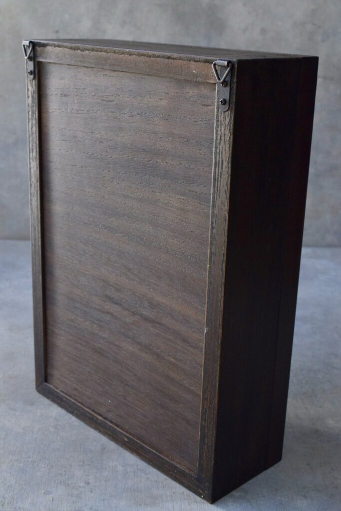 東京の花屋 叢屋Kusamurayaのドライフラワーインテリア雑貨。アンティーク調の木製フレーム(ウッドボックス)を使った、自宅用やギフト用に人気のアレンジメント。