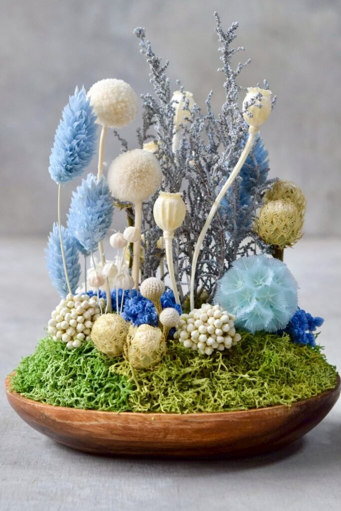 東京の花屋 叢屋Kusamurayaのドライフラワーインテリア雑貨。アンティーク調の木皿(ウッドプレート)を使った、自宅用やギフト用に人気のアレンジメント。