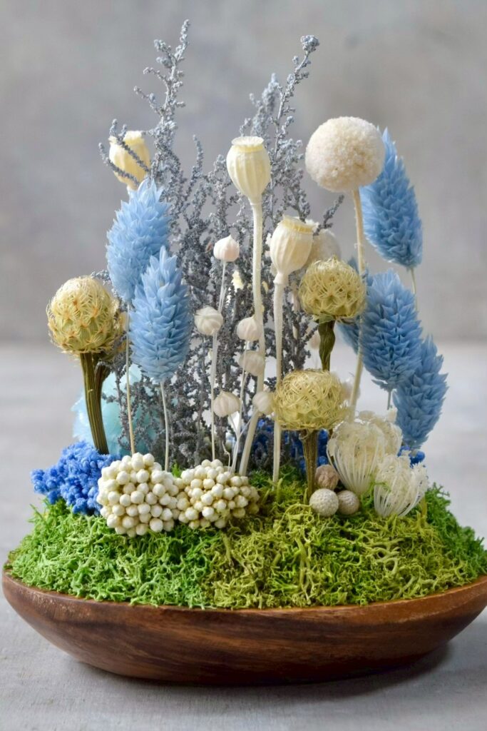 東京の花屋 叢屋Kusamurayaのドライフラワーインテリア雑貨。アンティーク調の木皿(ウッドプレート)を使った、自宅用やギフト用に人気のアレンジメント。