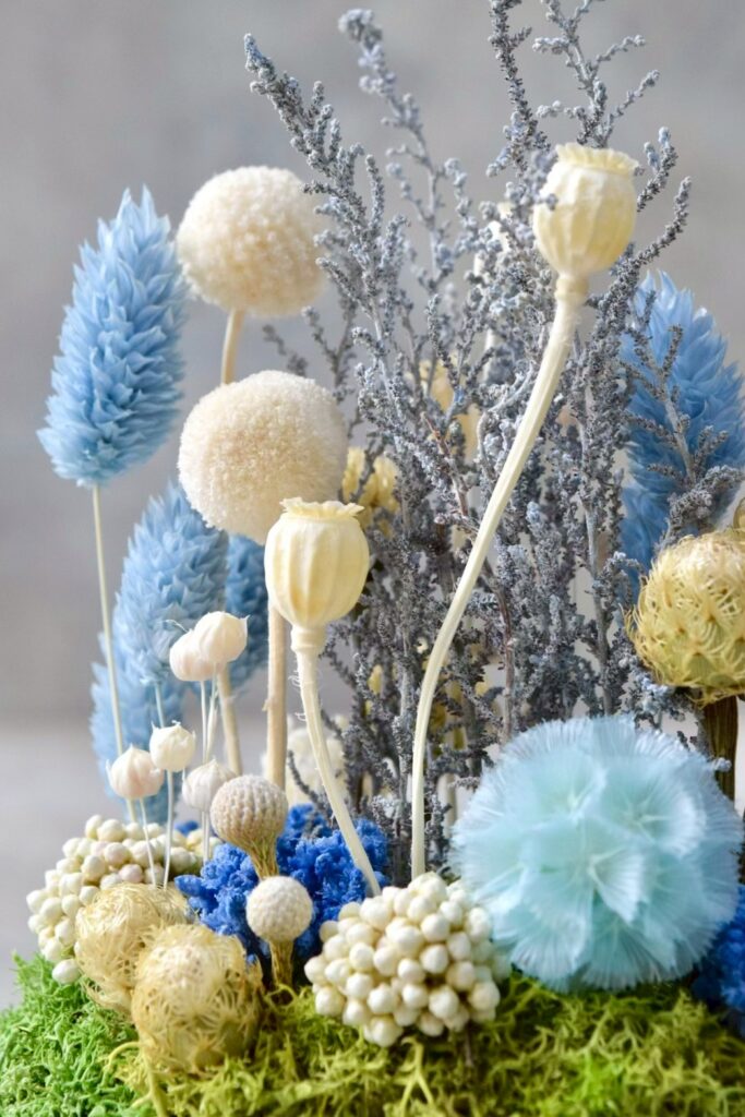 東京の花屋 叢屋Kusamurayaのドライフラワーインテリア雑貨。アンティーク調の木皿(ウッドプレート)を使った、自宅用やギフト用に人気のアレンジメント。