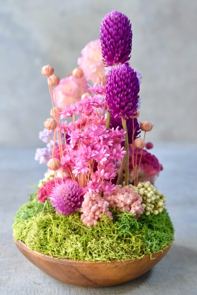 東京の花屋 叢屋Kusamurayaのドライフラワーインテリア雑貨。アンティーク調の木皿(ウッドプレート)を使った、自宅用やギフト用に人気のアレンジメント。