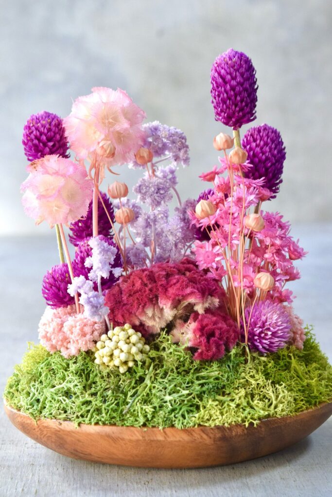 東京の花屋 叢屋Kusamurayaのドライフラワーインテリア雑貨。アンティーク調の木皿(ウッドプレート)を使った、自宅用やギフト用に人気のアレンジメント。