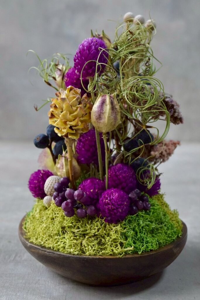 東京の花屋 叢屋Kusamurayaのドライフラワーインテリア雑貨。アンティーク調の木皿(ウッドプレート)を使った、自宅用やギフト用に人気のアレンジメント。