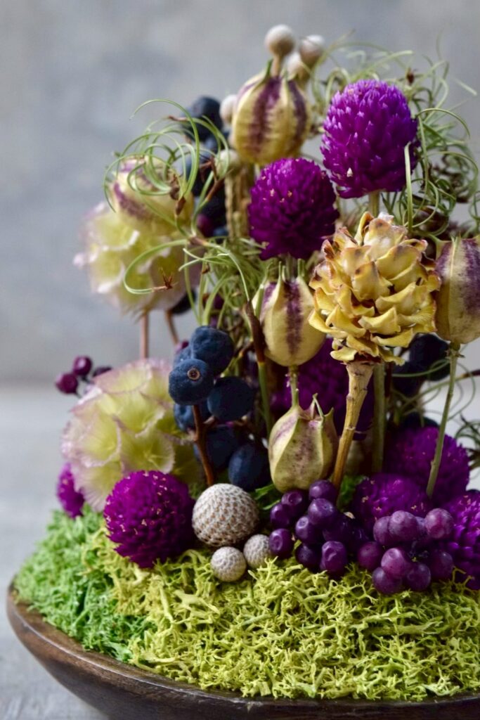 東京の花屋 叢屋Kusamurayaのドライフラワーインテリア雑貨。アンティーク調の木皿(ウッドプレート)を使った、自宅用やギフト用に人気のアレンジメント。