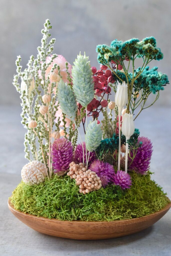 東京の花屋 叢屋Kusamurayaのドライフラワーインテリア雑貨。アンティーク調の木皿(ウッドプレート)を使った、自宅用やギフト用に人気のアレンジメント。