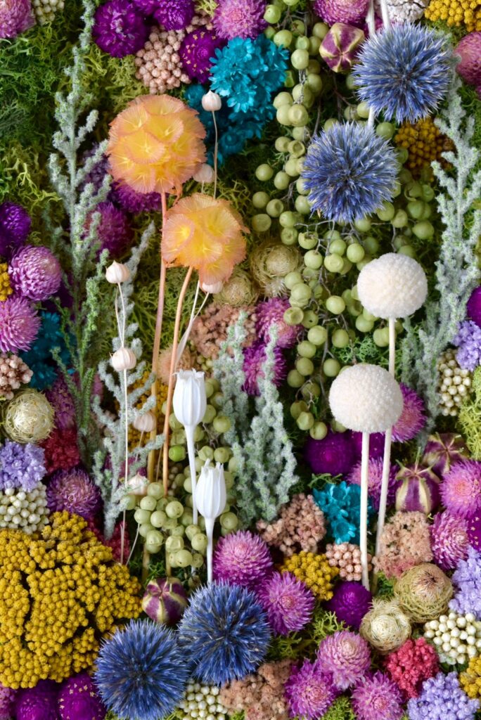 東京の花屋 叢屋Kusamurayaのドライフラワーインテリア雑貨。アンティーク調の木製フレームに、絵画をイメージしてデザインされた壁掛けタイプのドライフラワーインテリア。自宅用やギフト用として人気のアレンジメントです。