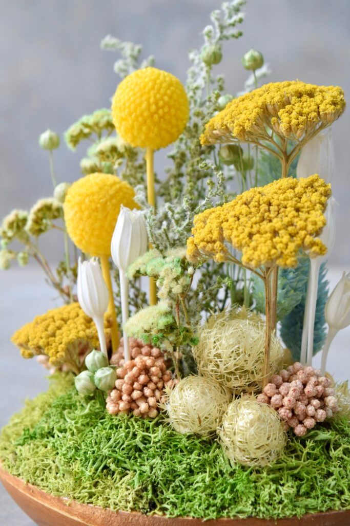 東京の花屋 叢屋Kusamurayaのドライフラワーインテリア雑貨。アンティーク調の木皿(ウッドプレート)を使った、自宅用やギフト用に人気のアレンジメント。