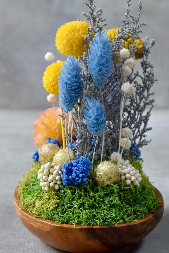 東京の花屋 叢屋Kusamurayaのドライフラワーインテリア雑貨。アンティーク調の木皿(ウッドプレート)を使った、自宅用やギフト用に人気のアレンジメント。