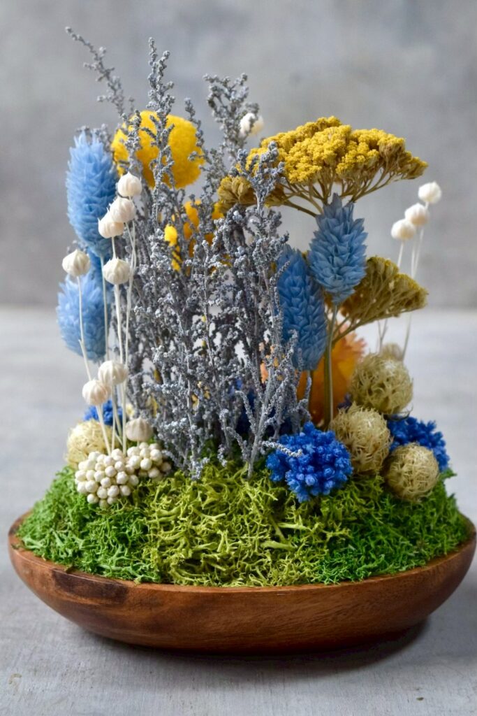 東京の花屋 叢屋Kusamurayaのドライフラワーインテリア雑貨。アンティーク調の木皿(ウッドプレート)を使った、自宅用やギフト用に人気のアレンジメント。