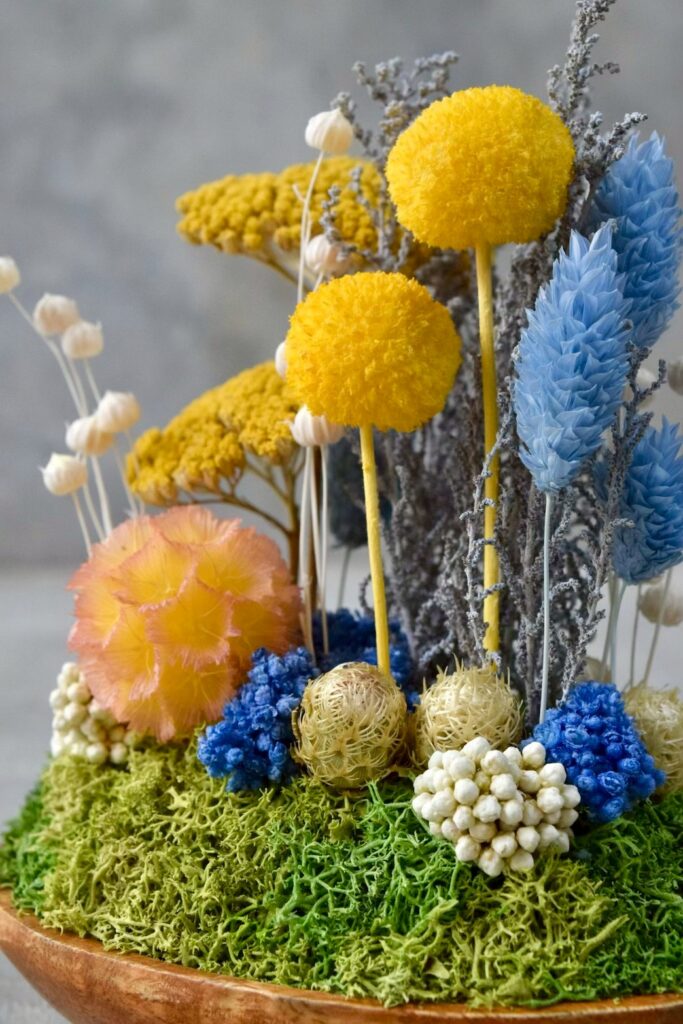 東京の花屋 叢屋Kusamurayaのドライフラワーインテリア雑貨。アンティーク調の木皿(ウッドプレート)を使った、自宅用やギフト用に人気のアレンジメント。