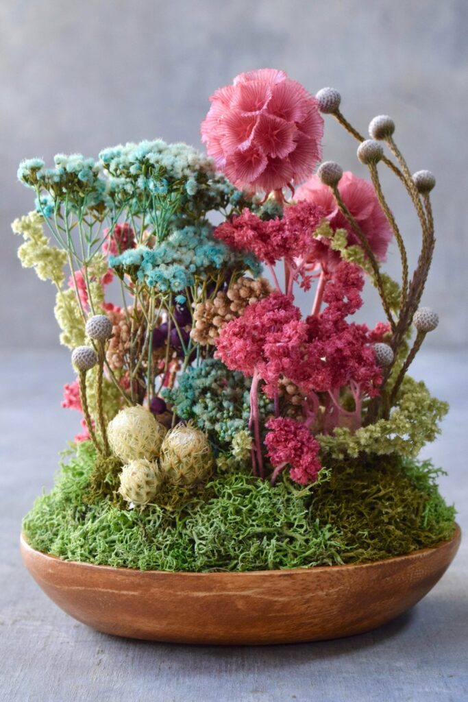 東京の花屋 叢屋Kusamurayaのドライフラワーインテリア雑貨。アンティーク調の木皿(ウッドプレート)を使った、自宅用やギフト用に人気のアレンジメント。