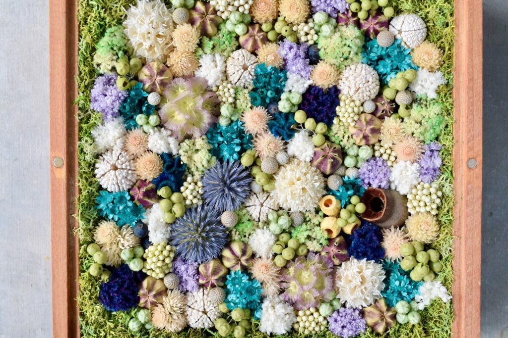 東京の花屋 叢屋Kusamurayaのドライフラワーインテリア雑貨。アンティーク調の木製フレーム(ウッドボックス)を使った、自宅用やギフト用に人気のアレンジメント。