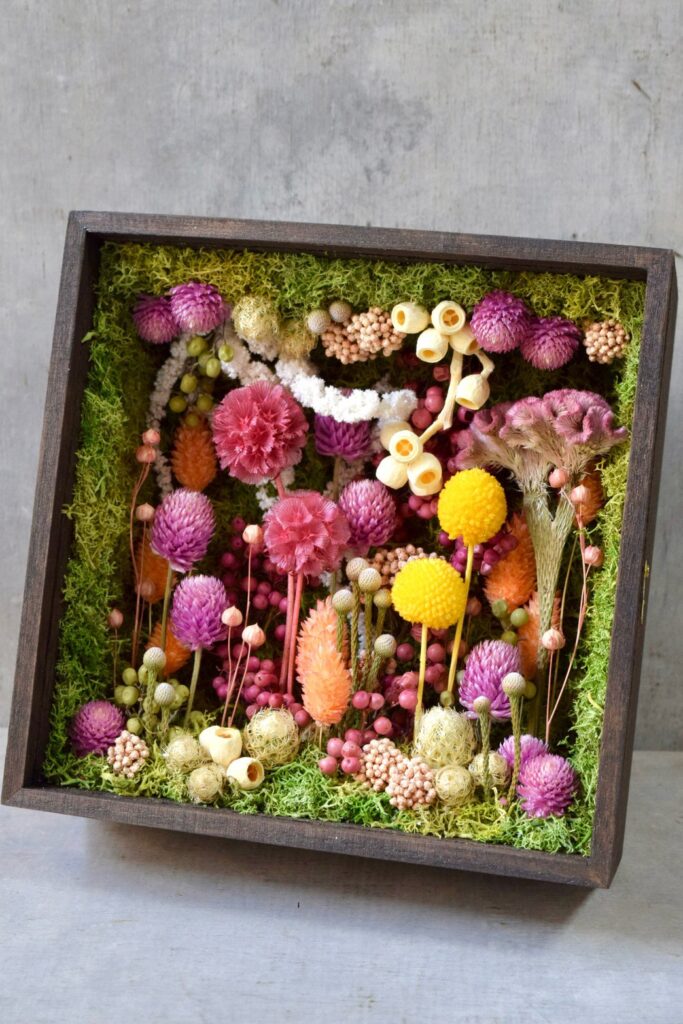 東京の花屋 叢屋Kusamurayaのドライフラワーインテリア雑貨。アンティーク調の木製フレーム(ウッドボックス)を使った、自宅用やギフト用に人気のアレンジメント。