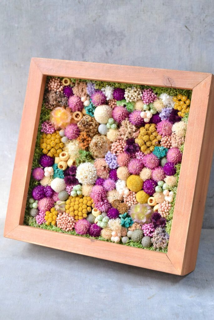 東京の花屋 叢屋Kusamurayaのドライフラワーインテリア雑貨。アンティーク調の木製フレーム(ウッドボックス)を使った、自宅用やギフト用に人気のアレンジメント。