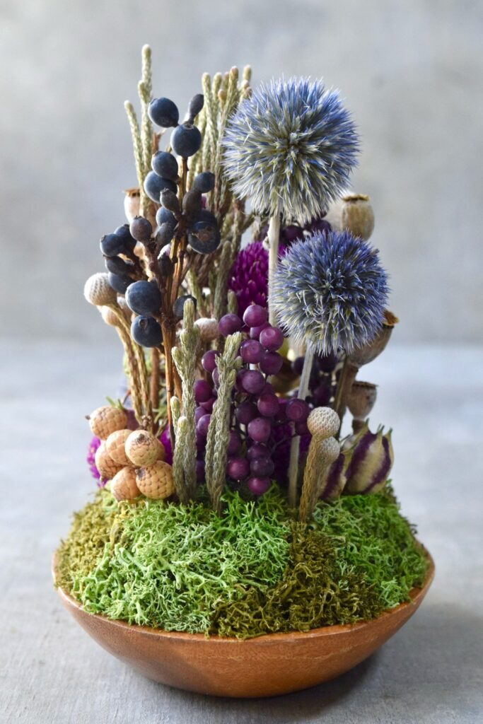 東京の花屋 叢屋Kusamurayaのドライフラワーインテリア雑貨。アンティーク調の木皿(ウッドプレート)を使った、自宅用やギフト用に人気のアレンジメント。