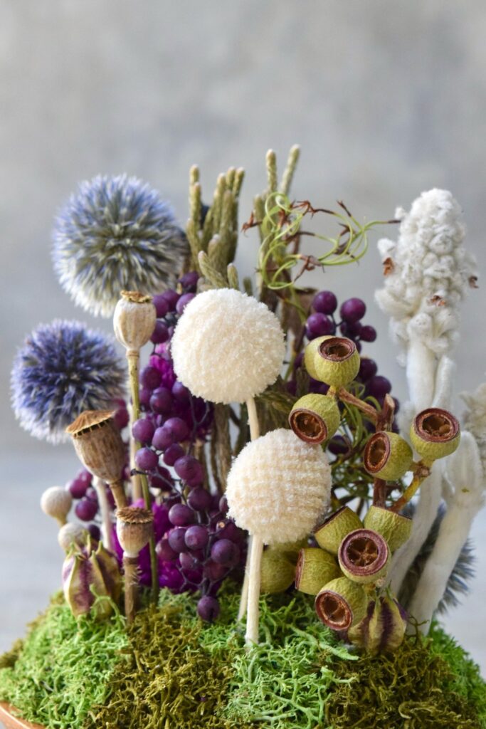 東京の花屋 叢屋Kusamurayaのドライフラワーインテリア雑貨。アンティーク調の木皿(ウッドプレート)を使った、自宅用やギフト用に人気のアレンジメント。