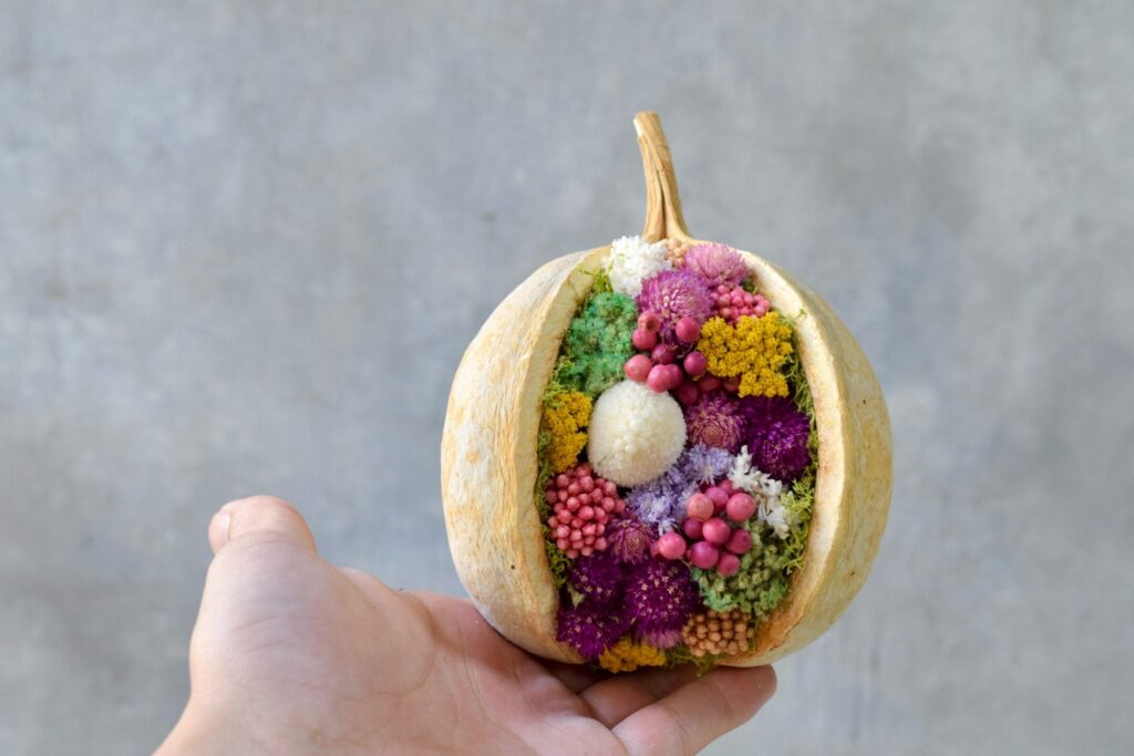 東京の花屋。幸福をもたらすと言われる縁起物のブッダナッツを器にした叢屋Kusamurayaドライフラワーアレンジ 誕生日・記念日ギフトや自宅インテリアにおすすめ。