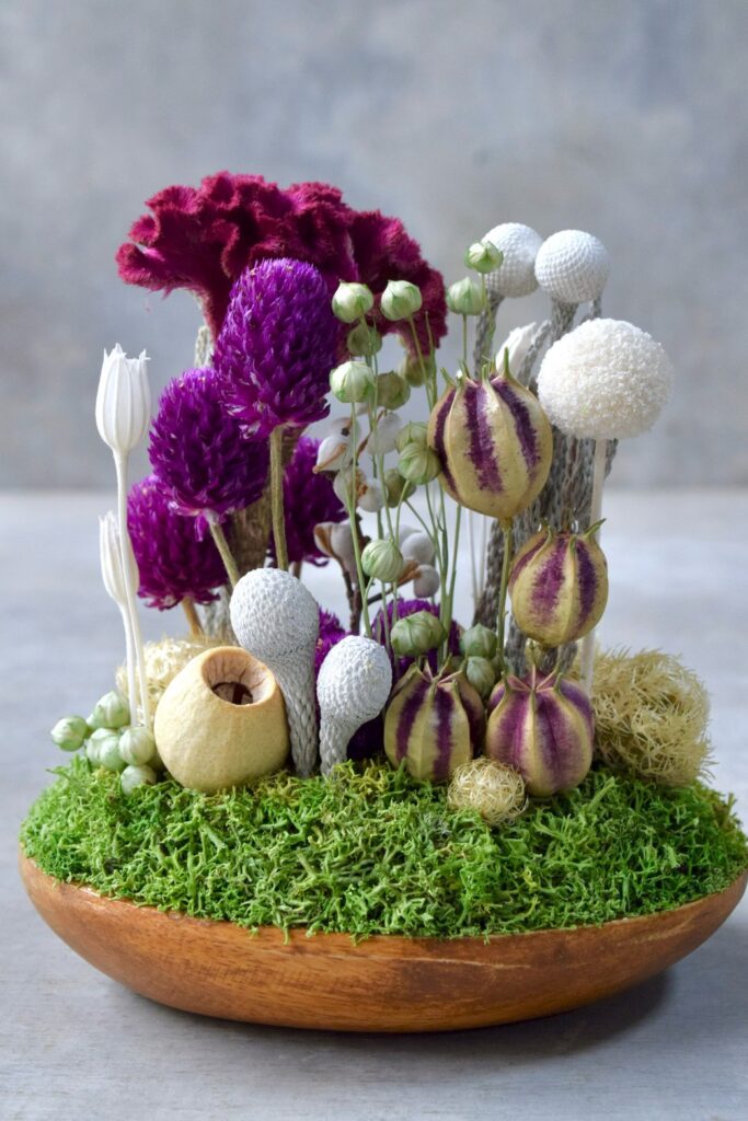 東京の花屋 叢屋Kusamurayaのドライフラワーインテリア雑貨。アンティーク調の木皿(ウッドプレート)を使った、自宅用やギフト用に人気のアレンジメント。