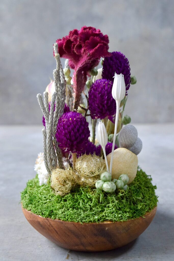 東京の花屋 叢屋Kusamurayaのドライフラワーインテリア雑貨。アンティーク調の木皿(ウッドプレート)を使った、自宅用やギフト用に人気のアレンジメント。